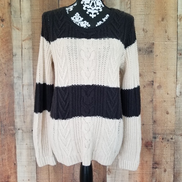 GAP Sweaters - NWT GAP Black & Nude Cable Knit Sweater